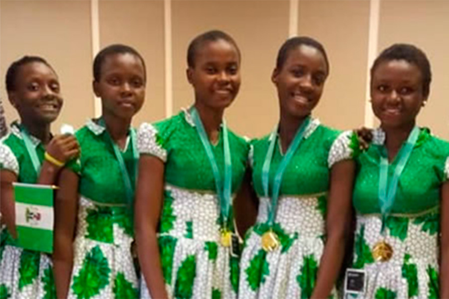La exitosa aplicación creada por niñas nigerianas para detectar medicamentos falsos