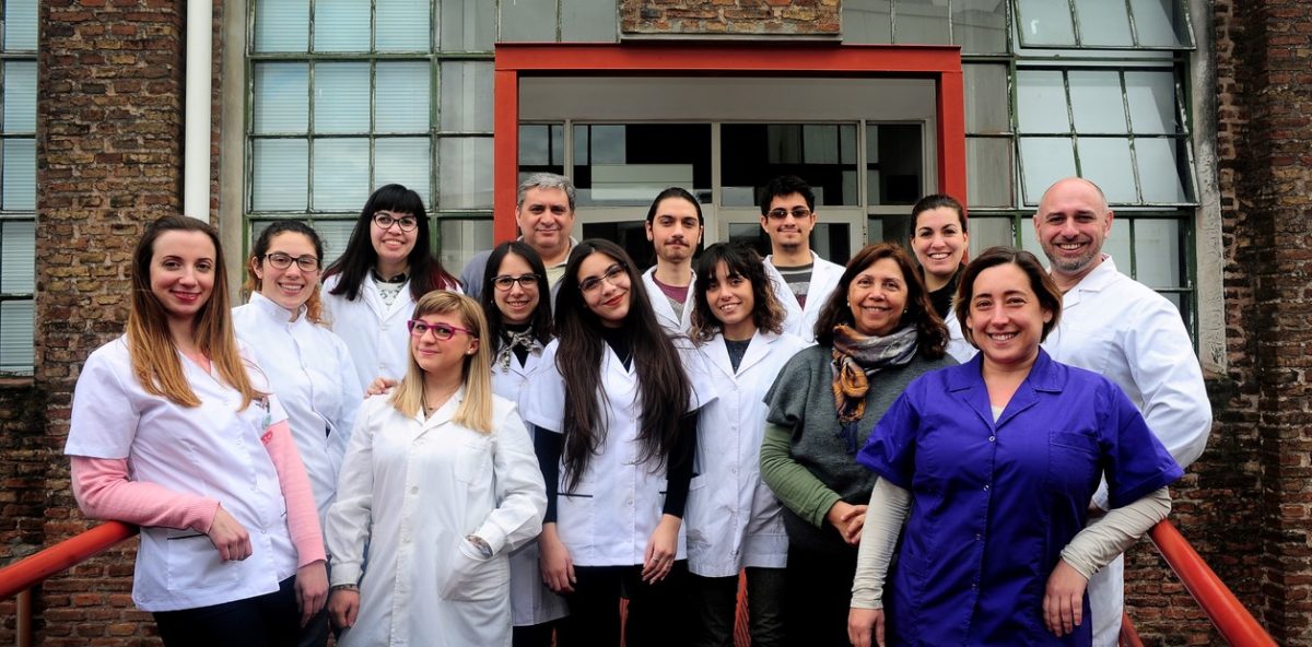 Los científicos de la Universidad de Quilmes que desarrollaron un tratamiento contra el cáncer